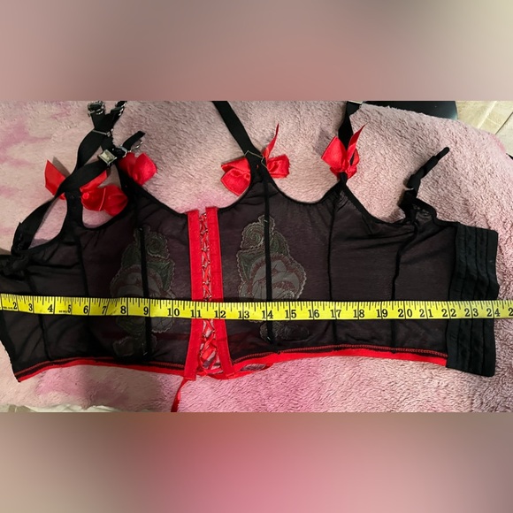 Rose corset belt with garters - Picture 5 of 5